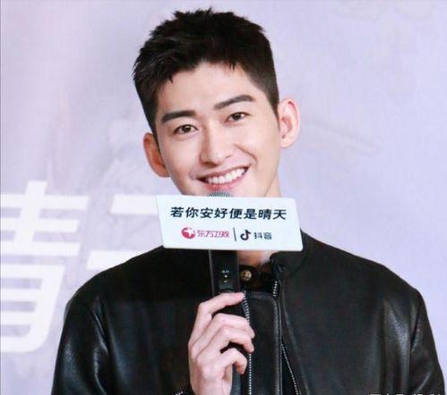 张翰半夜吃瓜,揭秘明星生活真相