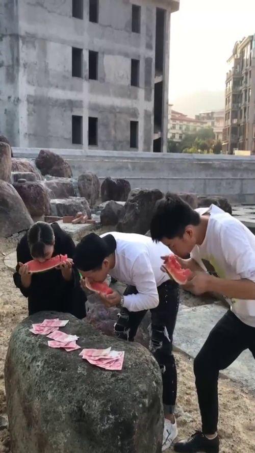 公园男人吃瓜,男人吃瓜背后的故事与趣味