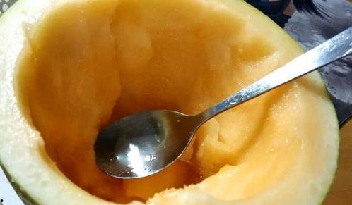 吃哈密瓜没有勺子,哈密瓜的别样美味体验