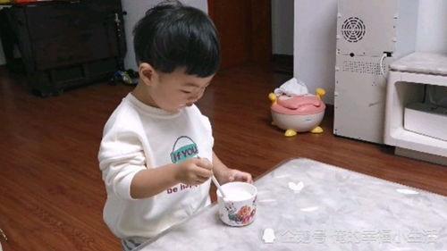 宝宝吃瓜吃得真棒